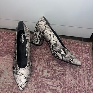 Seychelles Stylish Snake Print Women's Shoes Sz 8